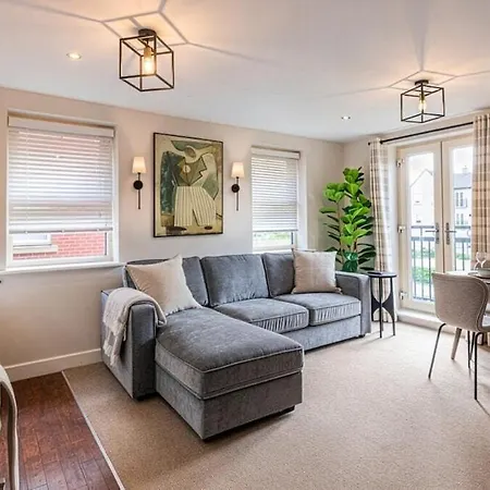 Lockside Living Holiday home