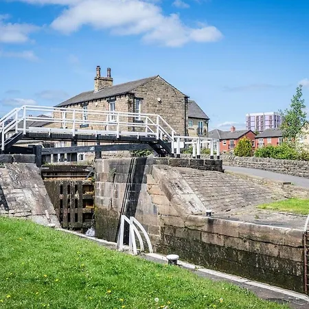 Lockside Living * Leeds (West Yorkshire)