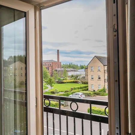 Lockside Living